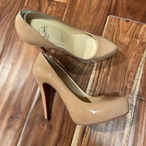 Christian louboutin Rolando pumps in nude patent size 37.5